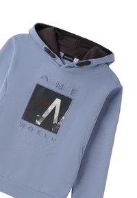 Felpa blu chiaro con fodera scura sul cappuccio, dotata di una grafica quadrata al centro. La parte anteriore include testo in rilievo e accenti a contrasto.