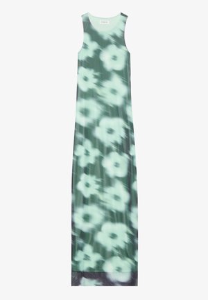 Maxikjole med en grønn bakgrunn og et uskarpt blomster mønster i lys mint, laget av glatt stoff, med rund halslinning.