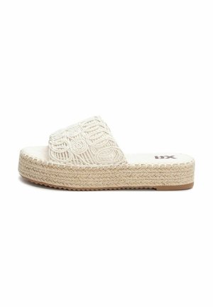 Sandalias deslizantes de color beige claro con un patrón de espiral bordado, plataforma cubierta de yute, suela plana y tejido suave para mayor comodidad.