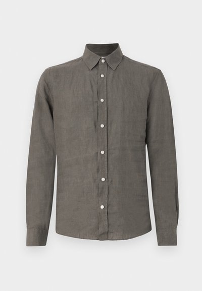 Vīriešu garām piedurknēm krekls izgatavots no teksturētas pelēkas linas, ar pogājamām malām un priekšējo daļu ar kontrastējošām pogām.