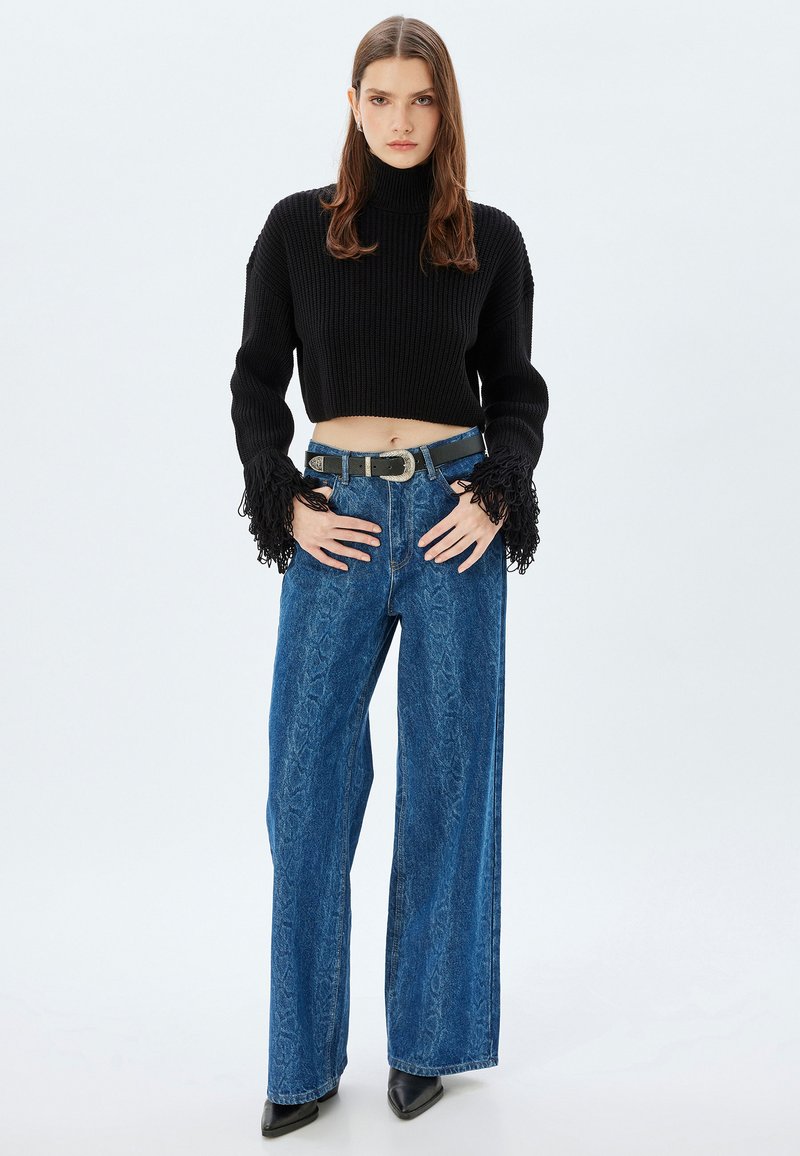 KOTON High Neck Long Sleeve Crop Maglietta, Marrone, XS da Donna