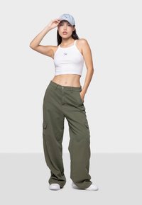 Kaotiko CARGO WIDE LEG - Cargo hlače - khaki