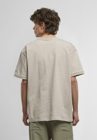 Urban Classics CUFF - Pamata T-krekls - cloud