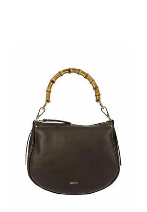 Sac à main en cuir marron avec une surface texturée, une forme courbée et une poignée en bambou. Doté d'une fermeture éclair et d'un logo de marque sur le devant.