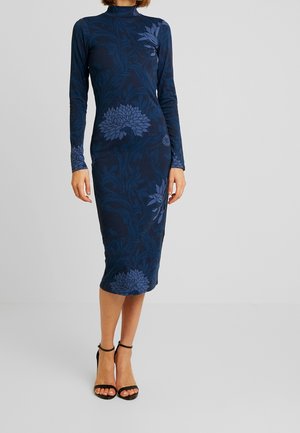 Langsleeve, marineblauwe jurk met bloemmotieven in donkere blauwtinten. Strak ontwerp, knielang, gemaakt van een soepele stof.