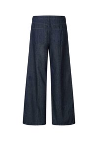 Široke jeans hlače temno prane, z visokim pasom, dvema zadnjima žepoma in gladko teksturo.