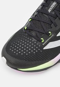 adidas Performance ADIZERO - Zapatillas running asfalto - core black/zero metallic/green spark