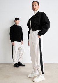 Thumbnail Image 5