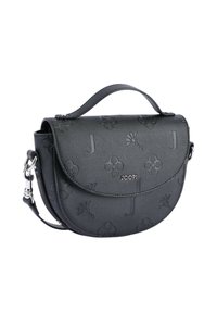 Borsa a spalla in pelle nera con motivi floreali in rilievo, patta curva e tracolla regolabile. Presenta dettagli in metallo argentato e logo.
