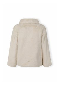 Dirbtinio kailio šviesiai smėlio spalvos striukė, su apykakle ir ilgomis rankovėmis. Minkšta tekstūra, laisvas kirpimas, be matomų užsegimų ar puošmenų.