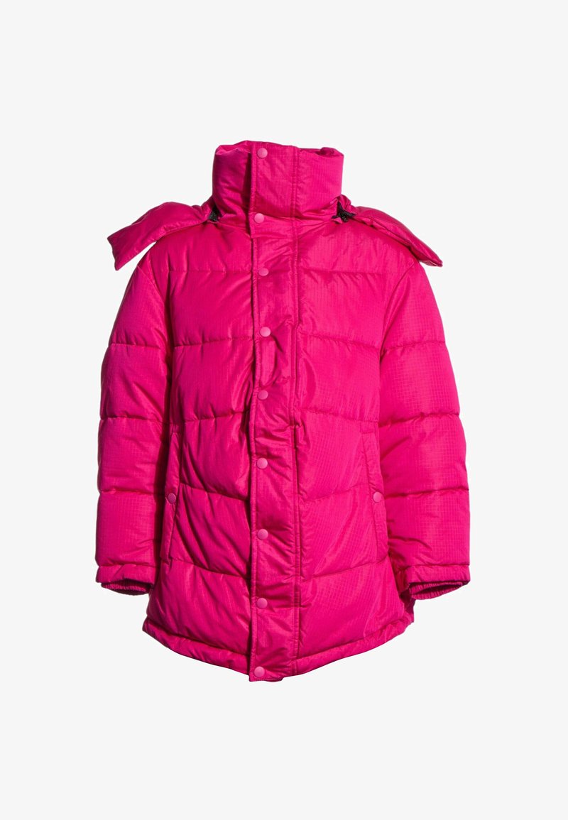 Veste d'hiver matelassée rose vif avec col montant, boutons-pression devant et manches longues.