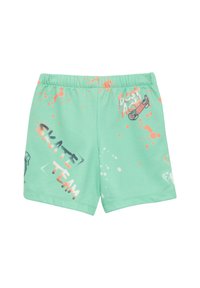 Mintgrüne Shorts mit elastischem Bund, Spritzlackmuster und grafischen Drucken "Best A Girl" und "Skate Team" in kontrastierenden Farben.
