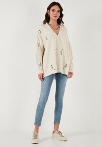 LELA Cardigan - ecru