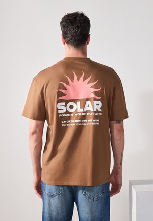 T-shirts med print - bison