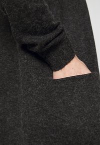 Vero Moda Neuletakki - black