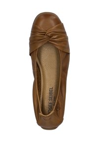 Ballerines plates en cuir marron avec un design à l'avant torsadé, semelle intérieure rembourrée et texture lisse. Présente un marquage à l'intérieur.
