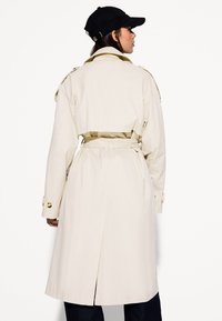 Bershka Trenchcoat - stone