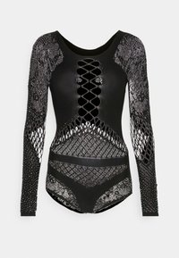 Musta bodysuit pitkähihaisilla läpinäkyvillä verkkohihnoilla, joissa on timanttikuvio, nauhakiinnitys edessä ja tiukka muotoilu; sisältää teksturoituja yksityiskohtia.
