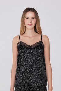 Černý saténový top s bílými puntíky, s krajkovým okrajem na výstřihu a tenkými ramínky. Hladký materiál, uvolněný střih.