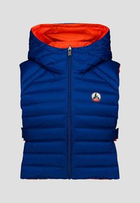 Chaleco acolchado azul con capucha, con un forro interior naranja, cierre frontal con cremallera y textura acolchada a rayas. Parche con logo en el pecho.