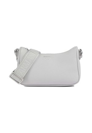 Borsa a spalla in pelle grigia con design curvo, tracolla regolabile con marchio "ARMANI" e chiusura con zip. Texture liscia, stile minimalista.
