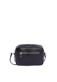 Bolso cruzado de cuero negro con herrajes dorados, que cuenta con un compartimento con cremallera y una correa ajustable, forma rectangular y textura suave.