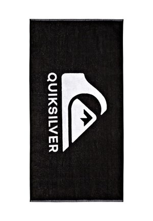 Serviette noire avec une texture douce arborant un grand logo Quiksilver blanc. Forme rectangulaire avec un logo et un nom de marque contrastants.