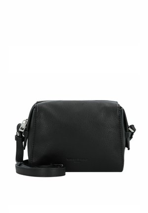 Borsa a tracolla nera in pelle con superficie texturizzata, forma rettangolare, chiusura con zip, tracolla regolabile e dettagli in metallo argentato.