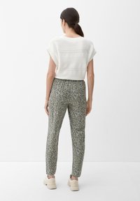 s.Oliver Pantalon classique - olivgrün