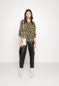 JDY JDYBROOKE LS NOOS - Blusa com botões - cloud dancer