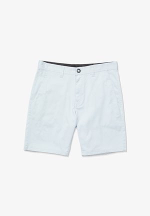 Pantaloni corti azzurri realizzati in tessuto morbido, con tasche laterali, chiusura frontale con bottone e una rifinitura in nero alla vita.