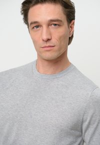 PROFUOMO THE LUXURY BASIC SHORT SLEEVE - T-shirt basic - light grey