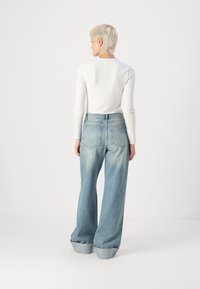 ONLY ONLBROOME WIDE FOLD UP - Platėjantys džinsai - light blue denim