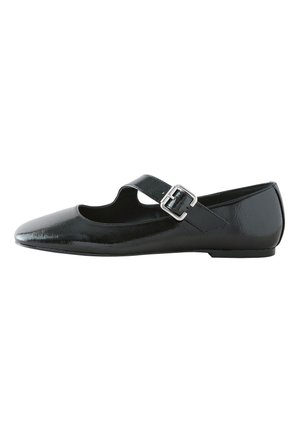 Chaussure plate Mary Jane en cuir verni noir avec une bride à boucle argentée et un bout arrondi.