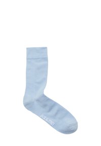 Lichtblauwe katoenen sok met een gladde textuur, voorzien van een geribde boord en witte tekstbranding op de zool.