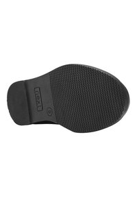 Zwarte rubberen schoenzool met een gestructureerd oppervlak. Heeft een platte hak en een logo-afdruk. Ontworpen voor grip en duurzaamheid.