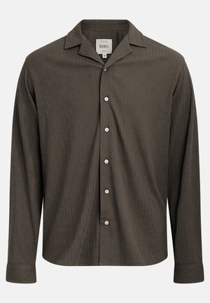 Tumepruun, pikkade varrukatega nööbitav särk, millel on peened vertikaaltriibud, lahtine krae ja valged nööbid esiküljel, suurus keskmine.