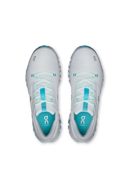 On CLOUD X 5 - Trainers - frost alloy — photo 3