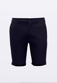 Tumesinised lühikesed püksid, valmistatud siledast kangast, millel on nööpkinnitused, esimesed taskud ja ülesrullitud ääred, esitades lõigatud sobivust ja minimalistlikku disaini.