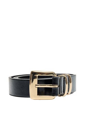 Ceinture en cuir noir enroulée avec une boucle métallique rectangulaire dorée brillante et deux passants de ceinture dorés assortis.