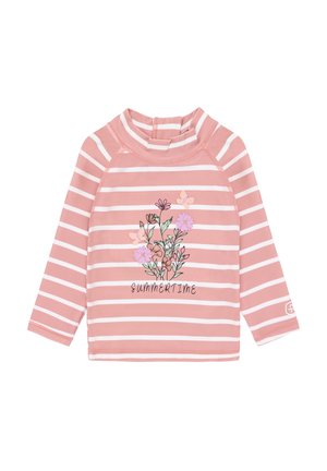Camiseta de manga larga a rayas rosas y blancas con diseño floral y de mariposas, y texto "SUMMERTIME" en el frente.
