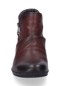 Bordowe skórzane botki sięgające kostki z okrągłym noskiem i zamkiem błyskawicznym z boku, charakteryzujące się miękką teksturą i lekko marszczonym wykończeniem z przodu.