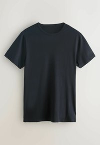 Fekete pamut póló rövid ujjal, kerek nyakkivágással és sima textúrával. Látható minták vagy díszítések nélkül. Standard szabás, alkalmi viseletre.