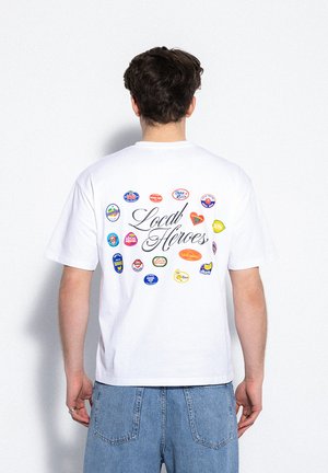 - T-shirt z nadrukiem