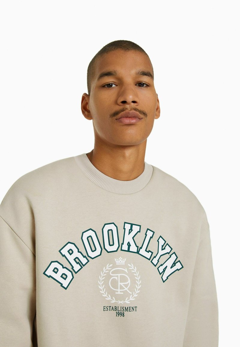 Bershka ROUND NECK SLOGAN - Sweatshirt - camel - Zalando.ie