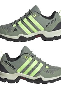 adidas Terrex TERREX AX2R HIKING - Hikingschuh - silver green/green spark/crystal jade