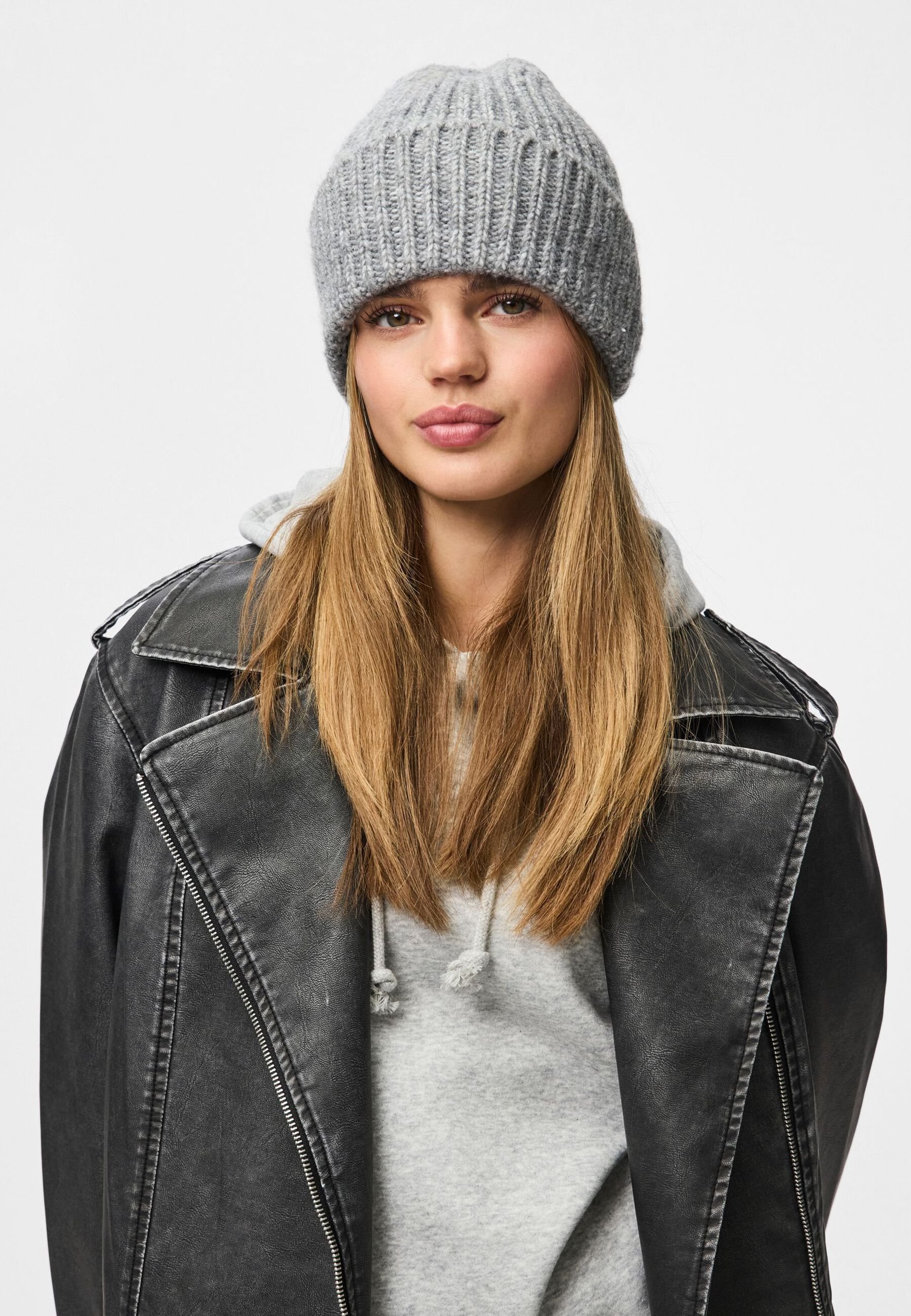 PIECES Damen Strickmütze – Warm & Gemütlich, Aus Recyceltem Polyester, Umschlagbarer Saum