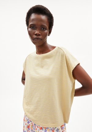 OFELIAA - Print T-shirt - straw light desert