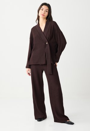 HIGH WAIST WIDE PATTERNED STRIPED - Pantalon classique - bitter brown