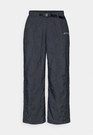 Donkergrijze outdoorbroek met een gestructureerde afwerking, voorzien van een verstelbare tailleband en een losse, recht gesneden pasvorm.